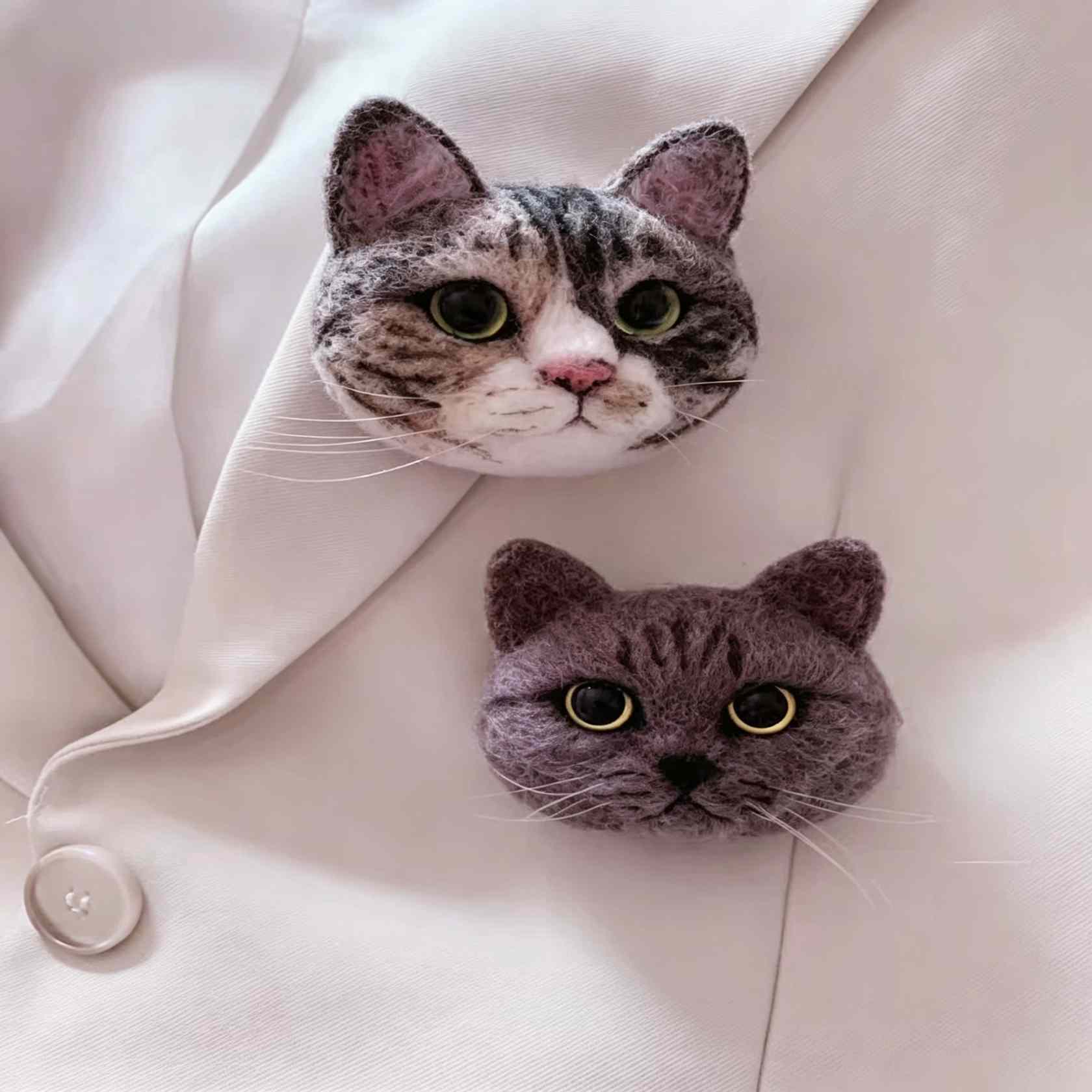 handmade custom needle felted cat brooch, personalized pet portrait pin, realistic wool pet jewelry gift for cat lovers